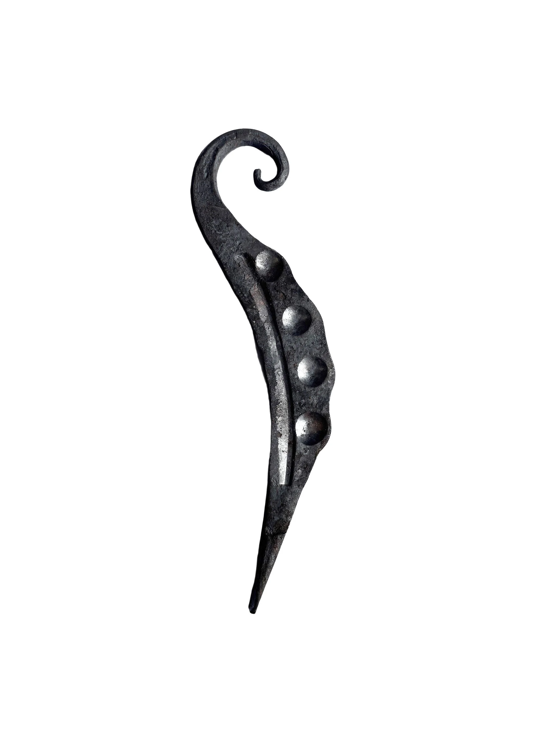 Metalowy Element Zdobniczy – Kowalstwo Ręczne