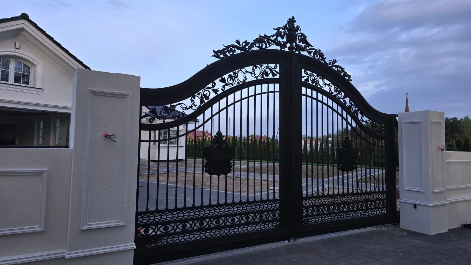 Brama Pałacowa - Herbowa