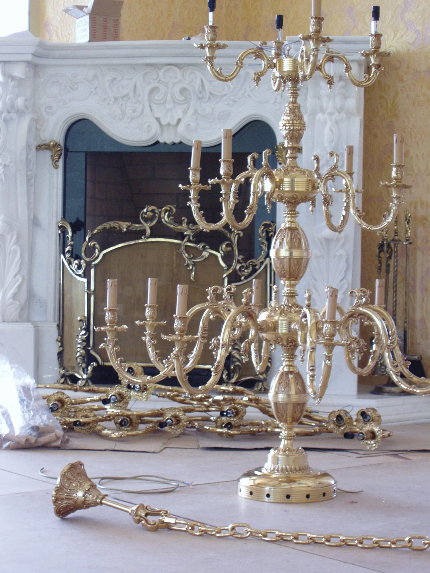 Mosiężny Kandelabr na Zamówienie - Renowacja i Produkcja