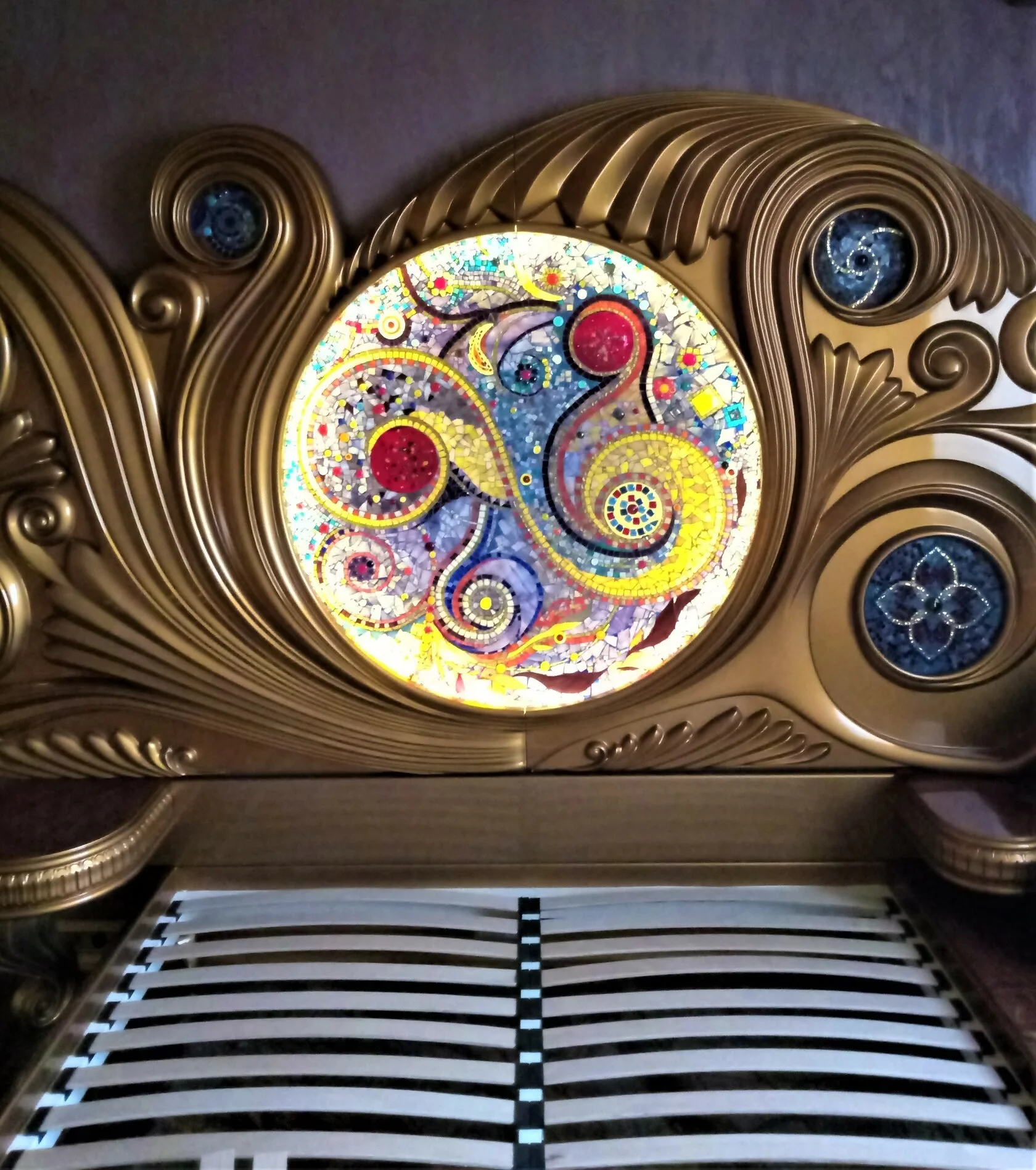 Zdobienie Mebla Mozaiką - Złoty Detal