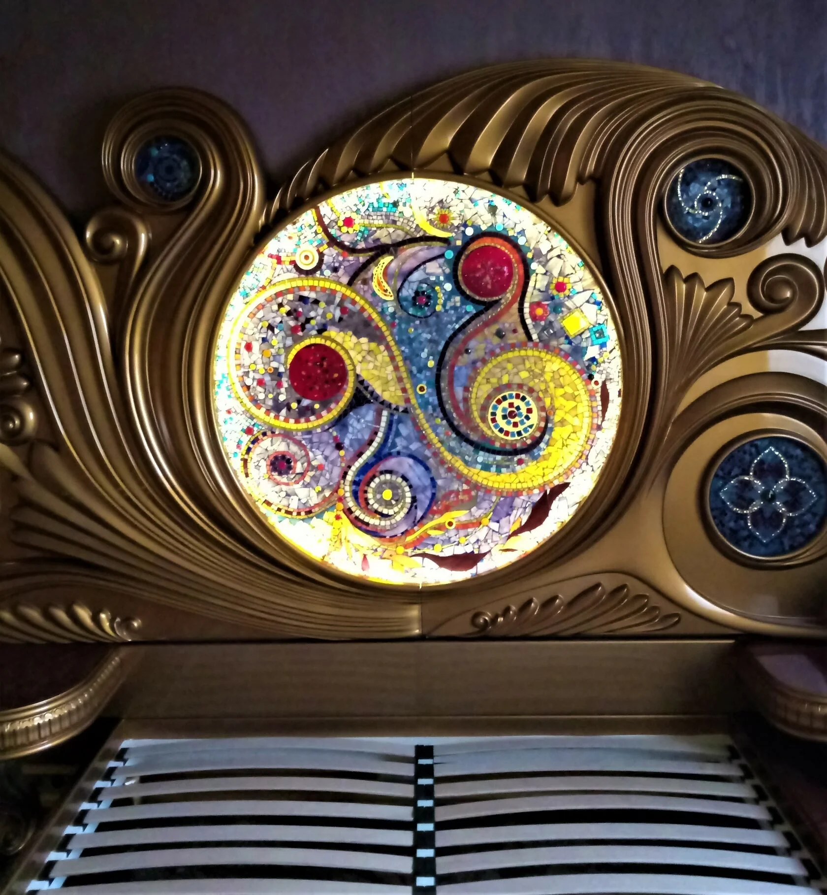 Zdobienie Mebla Mozaiką - Złoty Detal (Wariant 2)