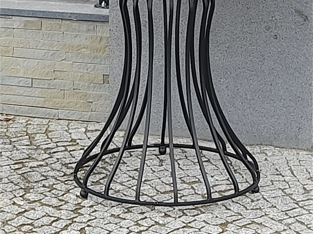 Noga Kwietnika Kutego - Unikalny Design