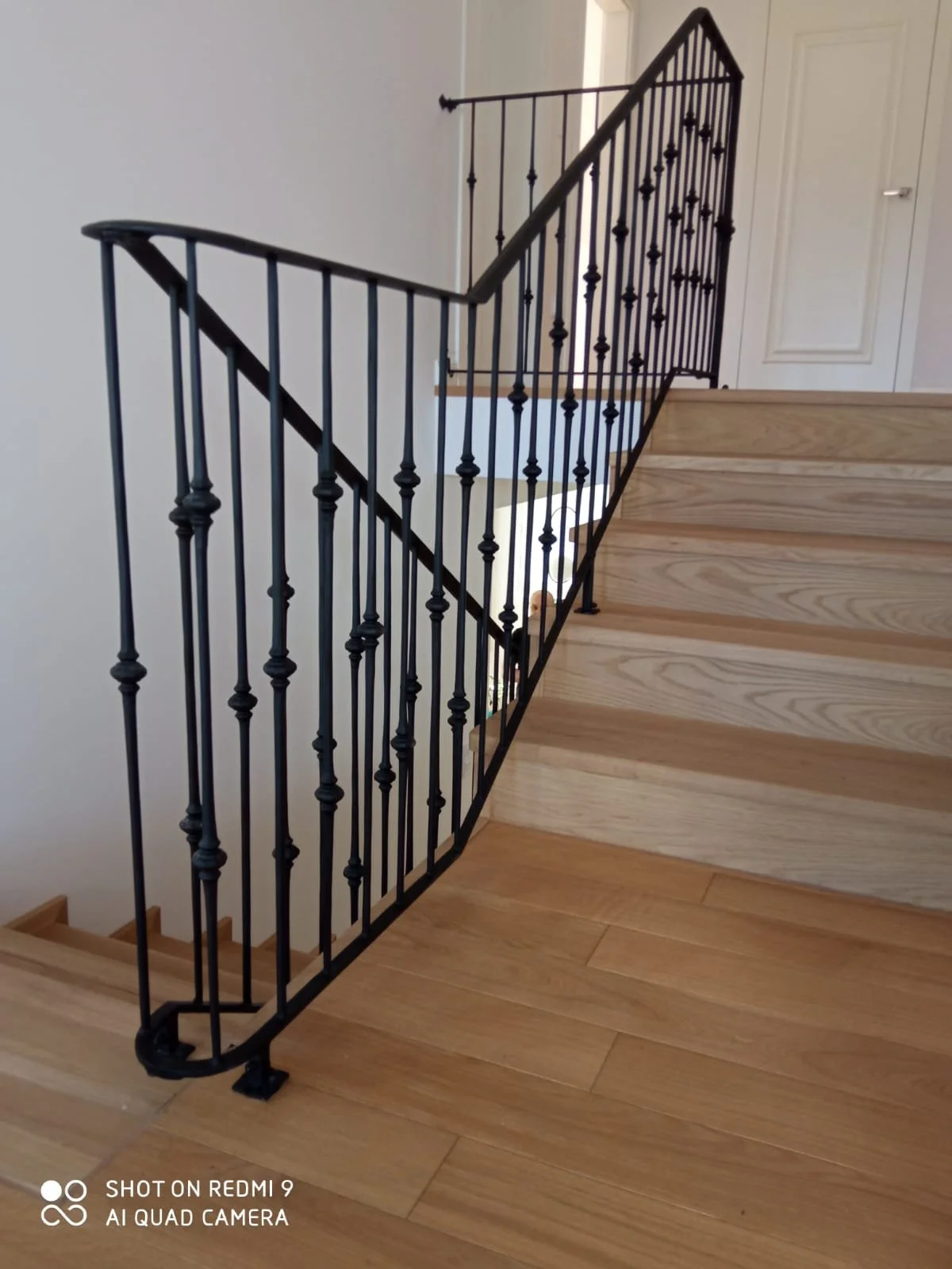 Nowoczesna balustrada wewnętrzna - prosta - czarna