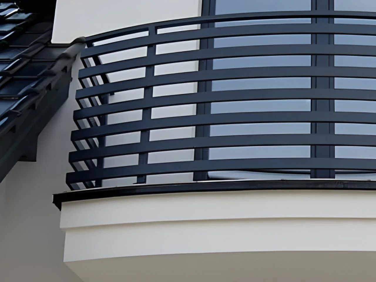 Nowoczesna Barierka - Poziome Pasy Stalowe