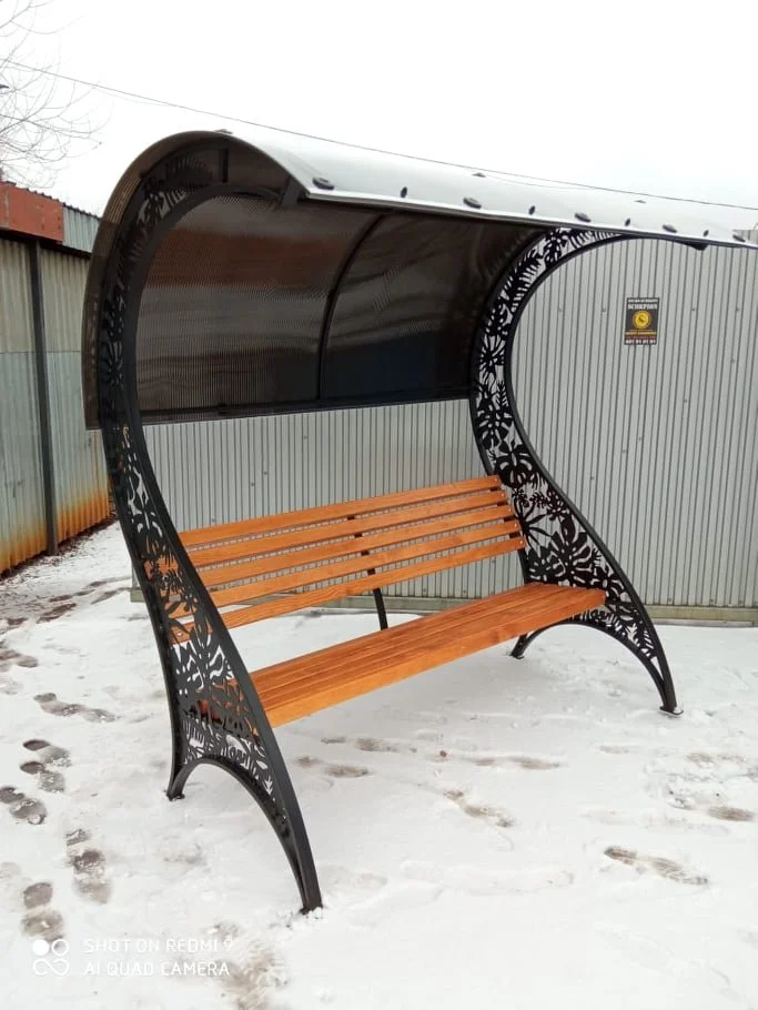 Nowoczesna ławka ogrodowa - Motywy monstery