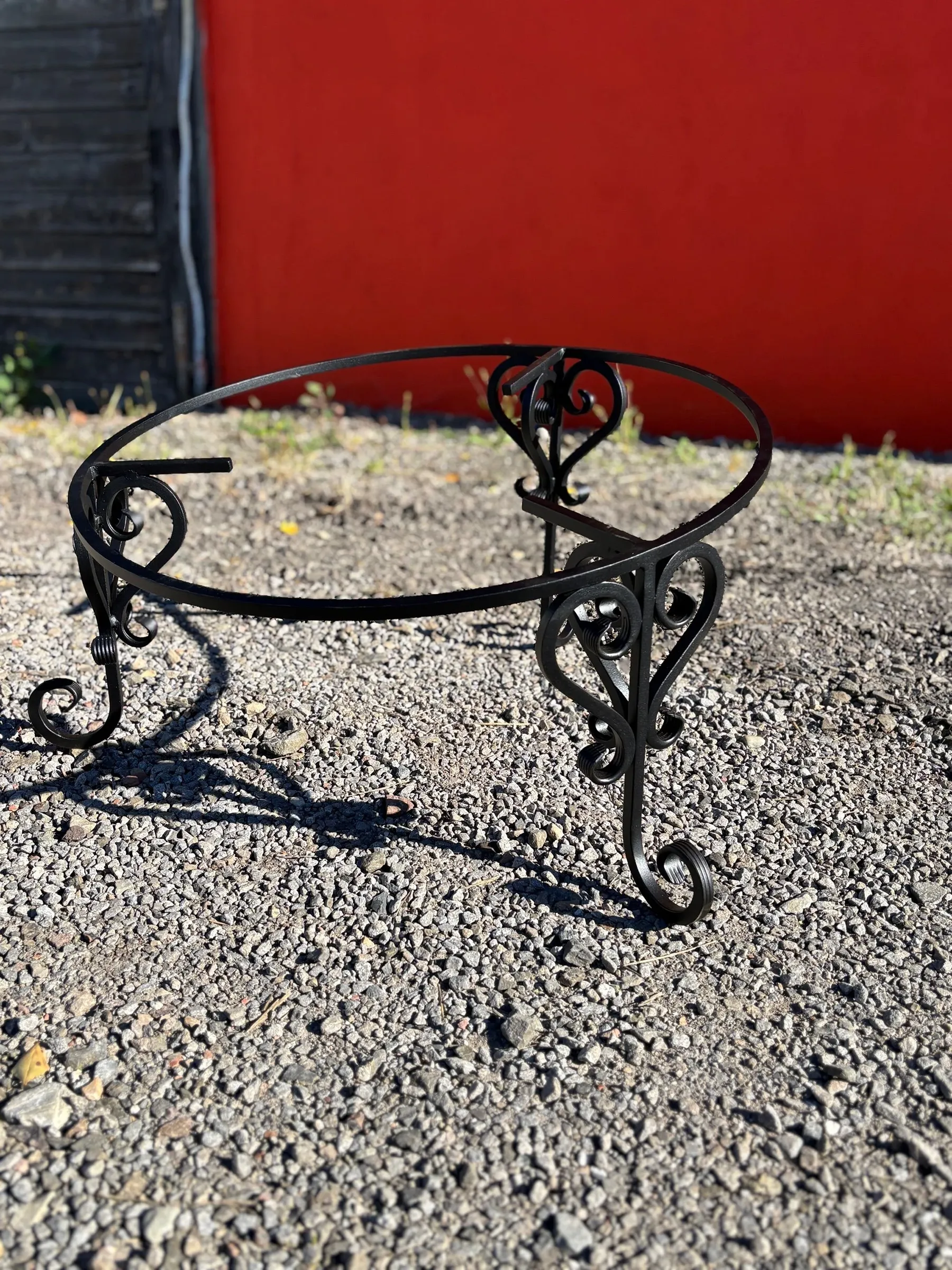 Ogrodowy Kwietnik Kuty – Perspektywa Zewnętrzna