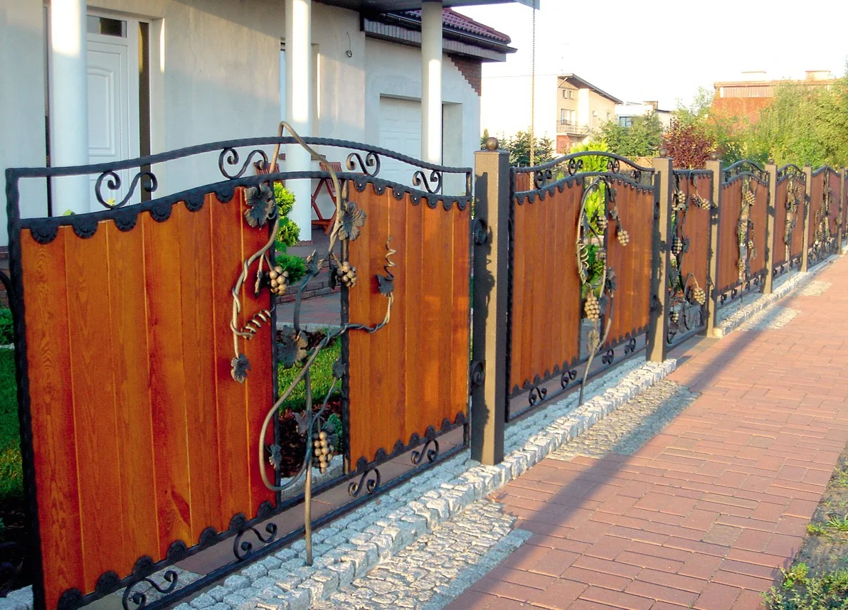 Ogrodzenie Kute z Drewnem - Elegancja i Ciepło