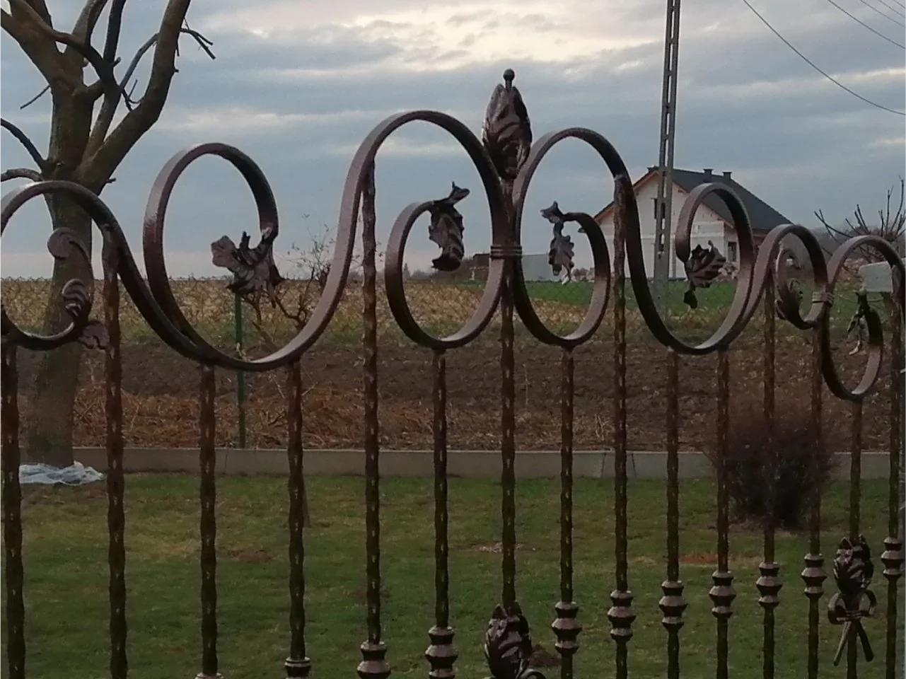 Ogrodzenie kute 'Fala' - Liście dekoracyjne