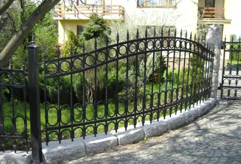 Ogrodzenie kute klasyczne - Koła (Czarne)