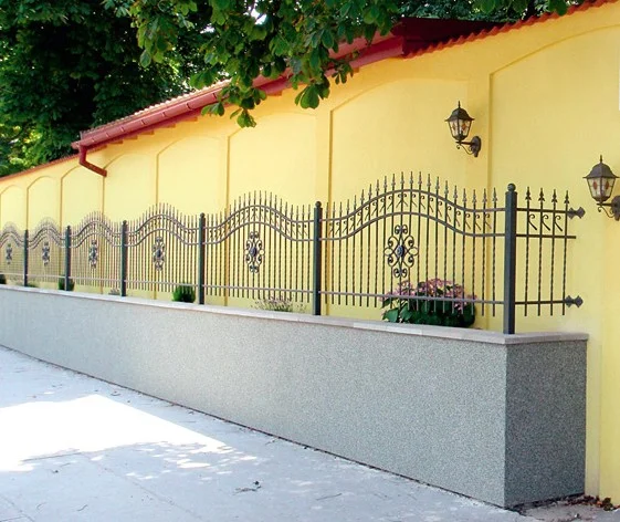 Klasyczne ogrodzenie kute - segment dekoracyjny