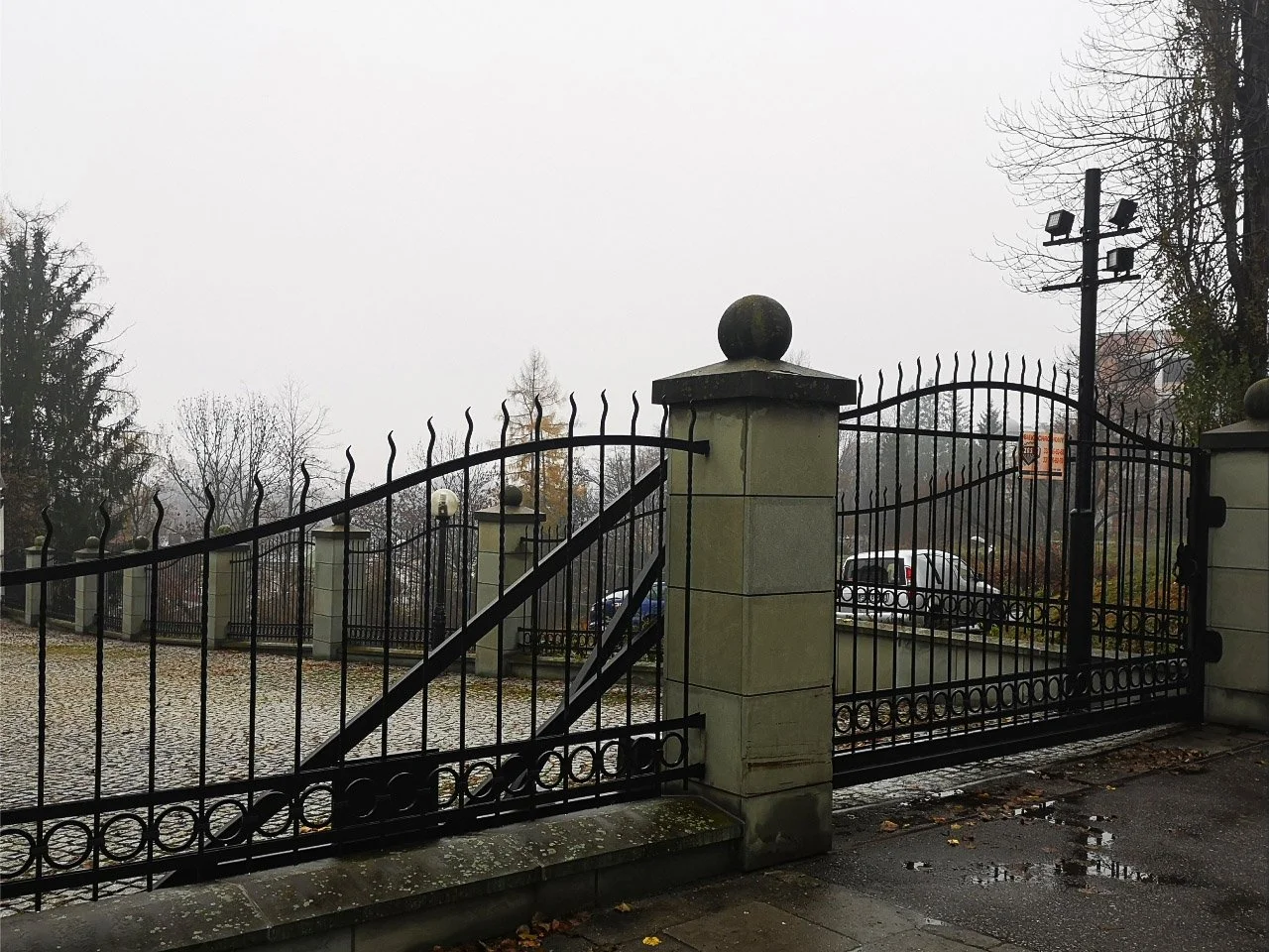 Ogrodzenie kute monumentalne - Brama i przęsła