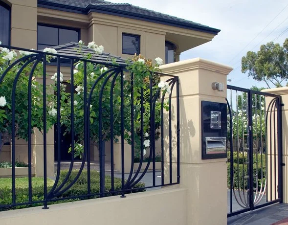 Ogrodzenie Kute - Pionowe Linie Łukowe