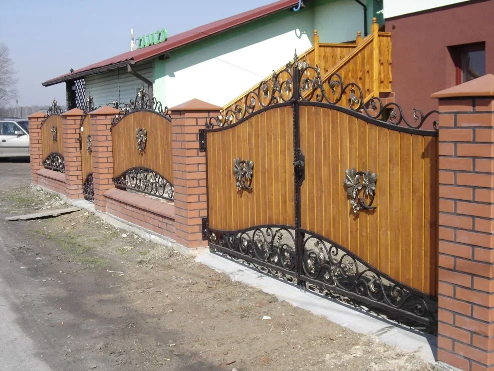 Ogrodzenie kute przęsła stalowo drewniane OK59