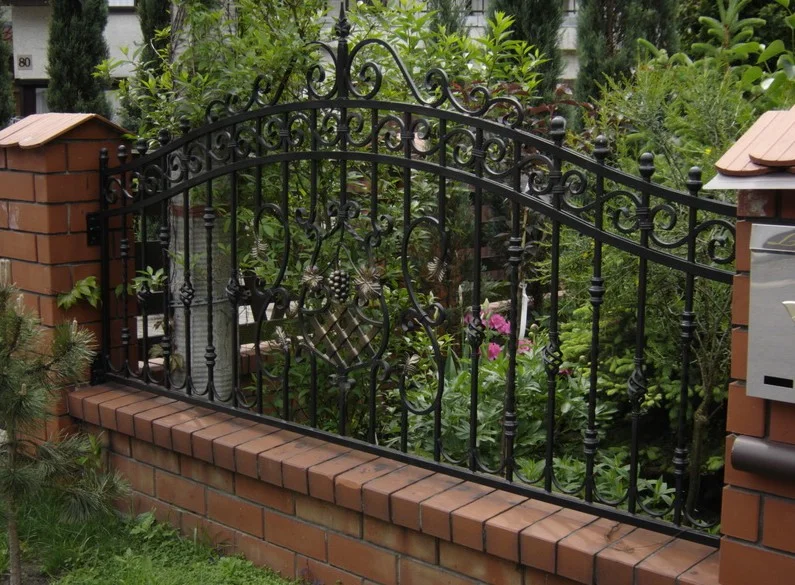 Ogrodzenie kute 'Winorośl' - Luksusowy projekt