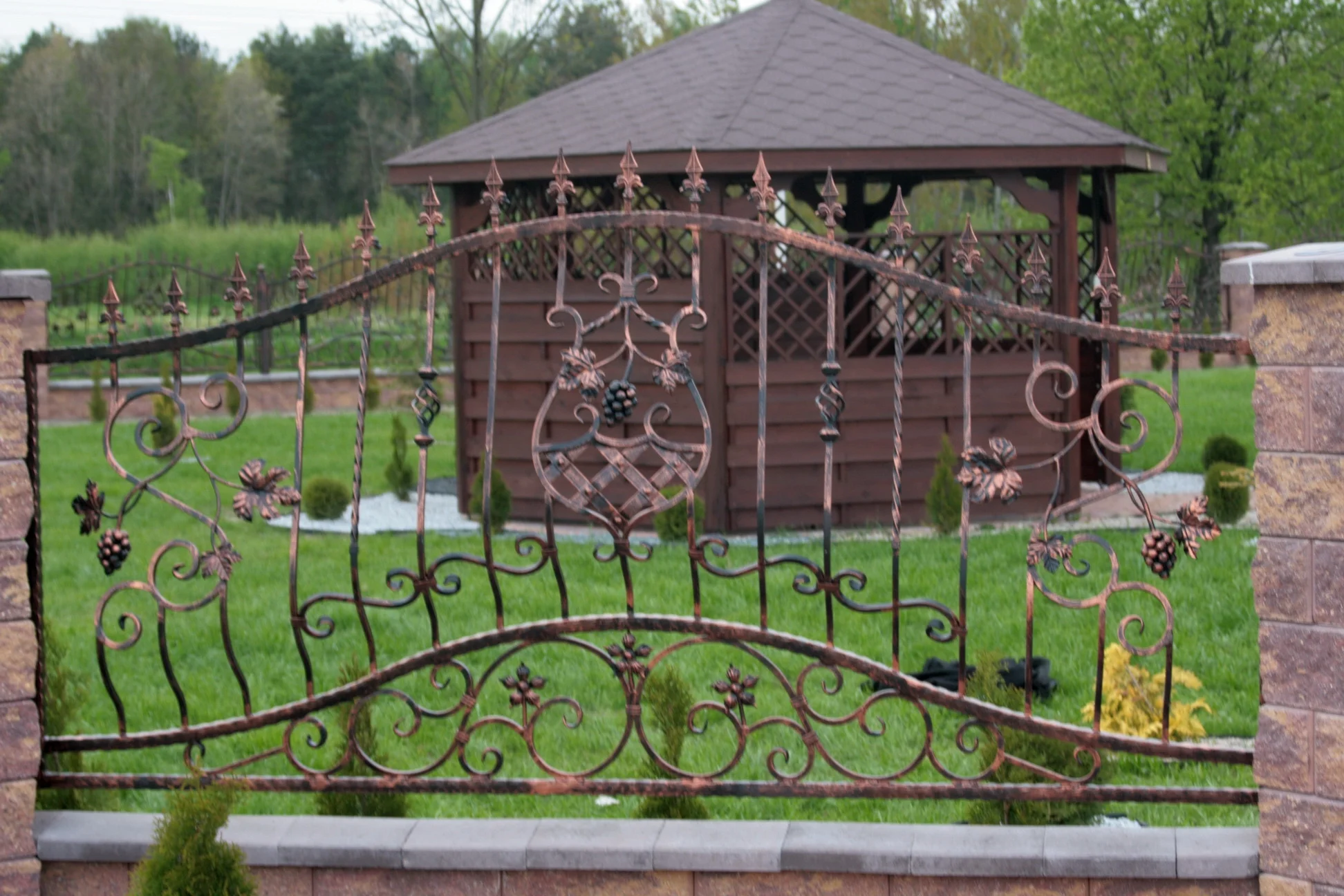 Ogrodzenie Kute z Motywem Winorośli - Panel