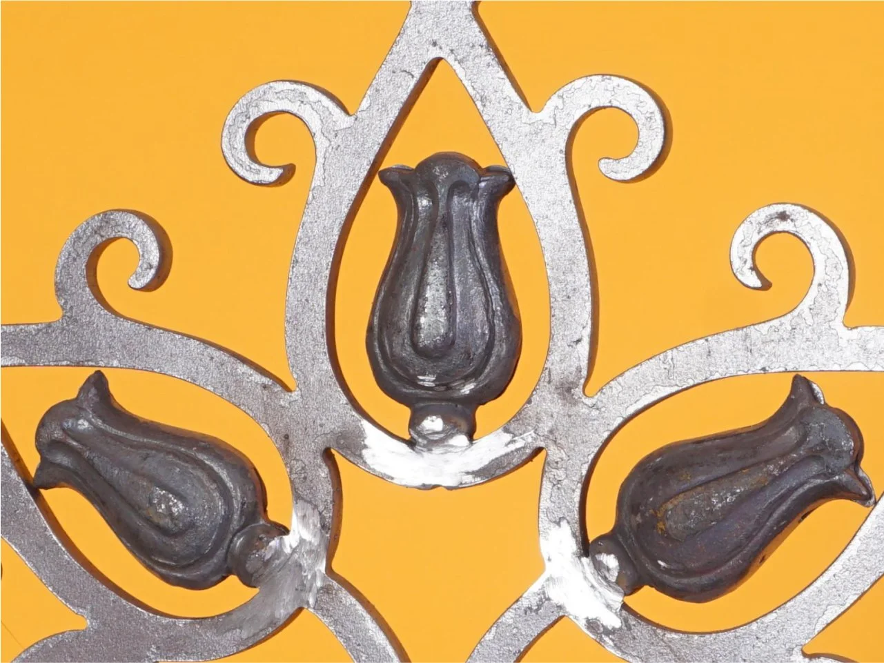 Kuty Element Ozdobny - Motyw Tulipana (Stan Surowy)