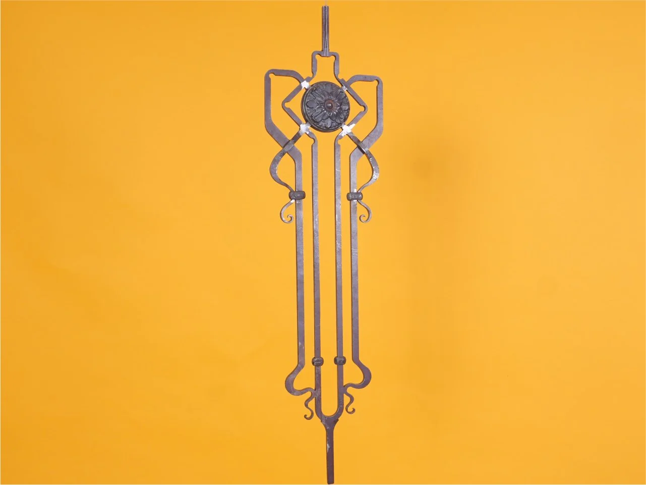 Ozdobna Tralka Kuta z Rozetą - Styl Secesyjny