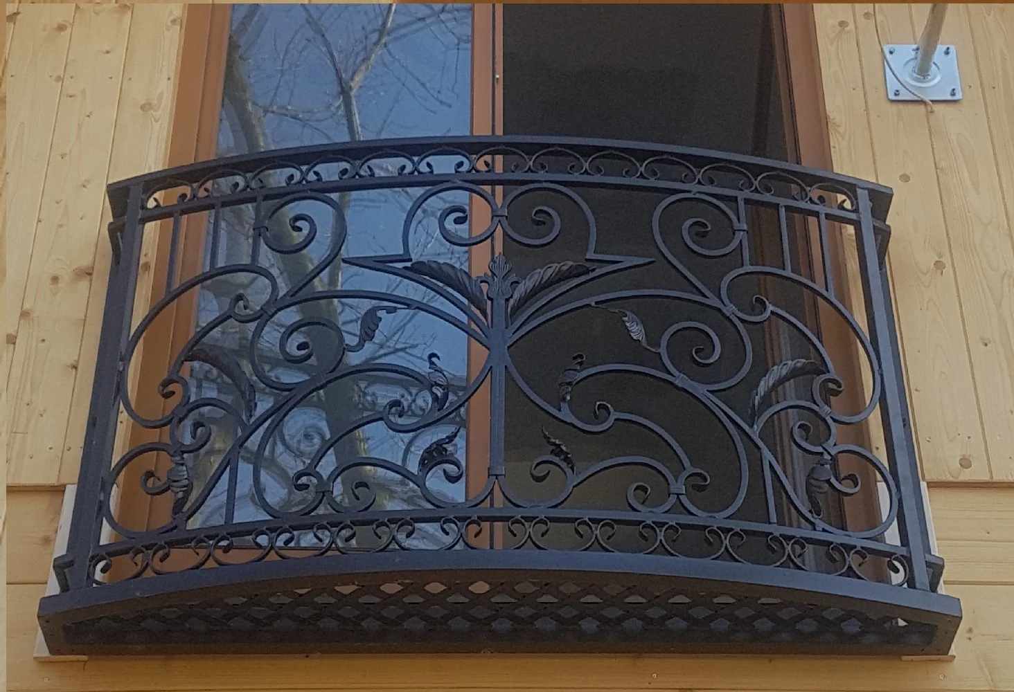 Parawan kominkowy z różami (wariant)