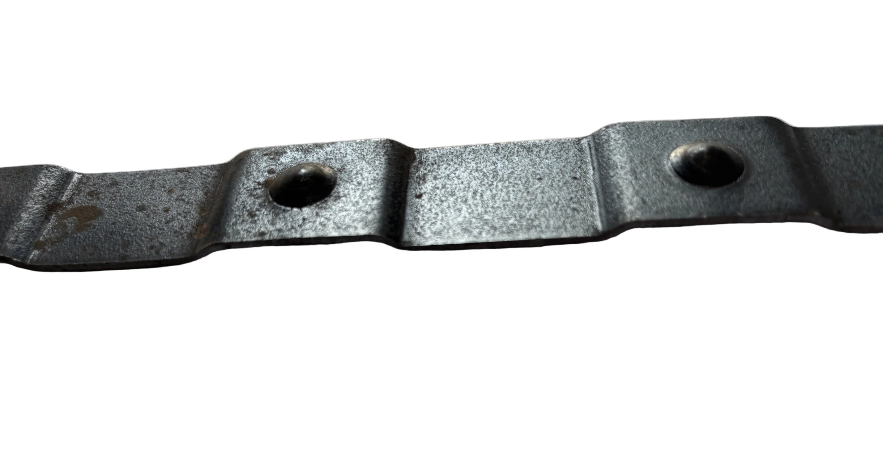 Płaskownik Kuty z Ozdobnymi Nitami – Styl Industrialny