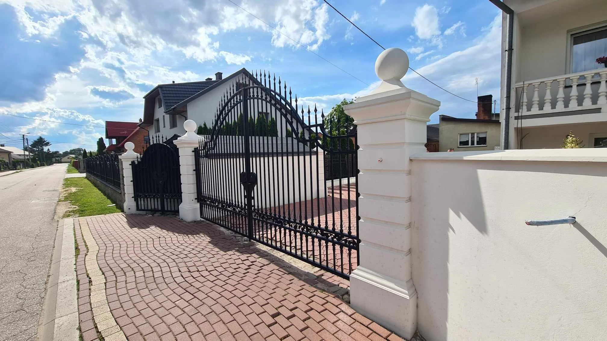 Podjazd Rezydencjonalny - Panorama Wjazdu