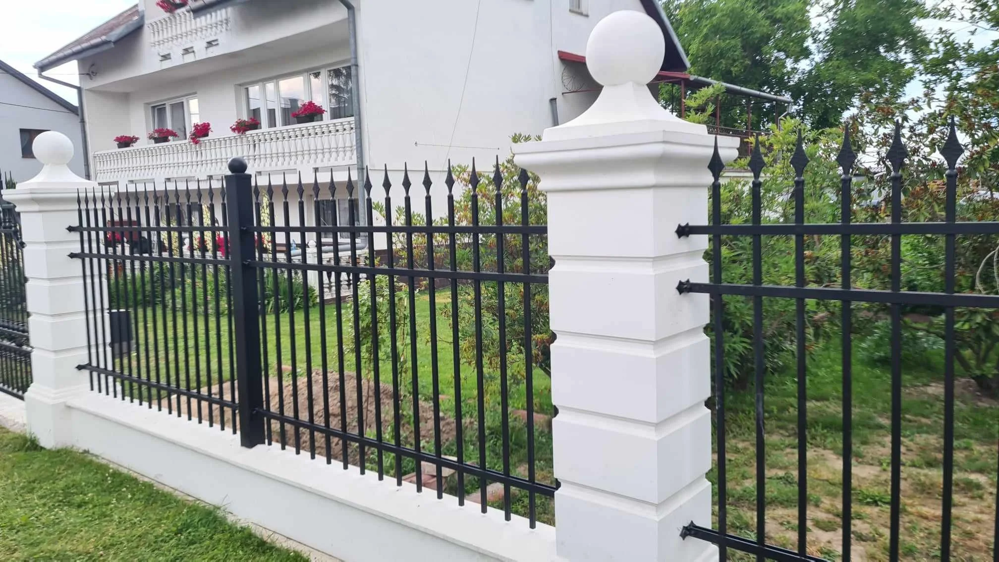 Montaż - Połączenie Stali i Białego Filaru