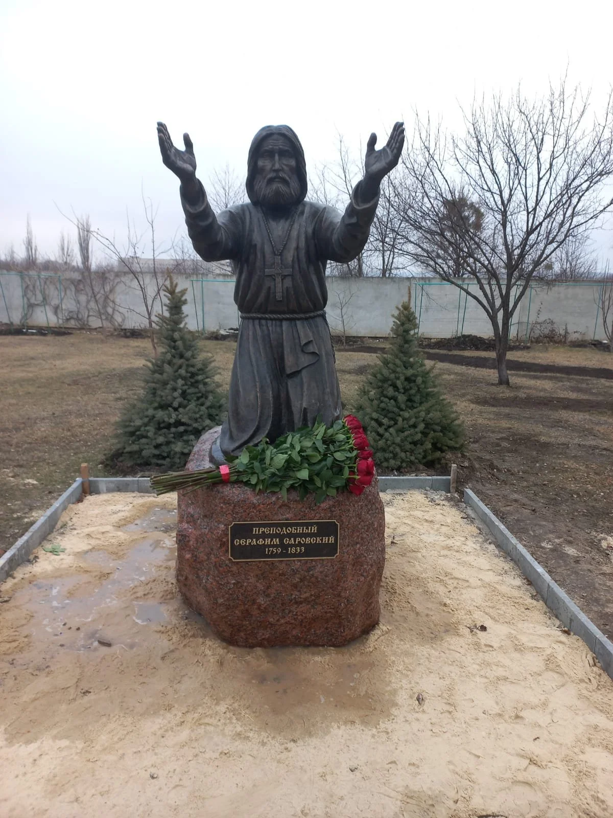 Pomnik Świętego Serafima Sarowskiego - Rzeźba Sakralna z Brązu