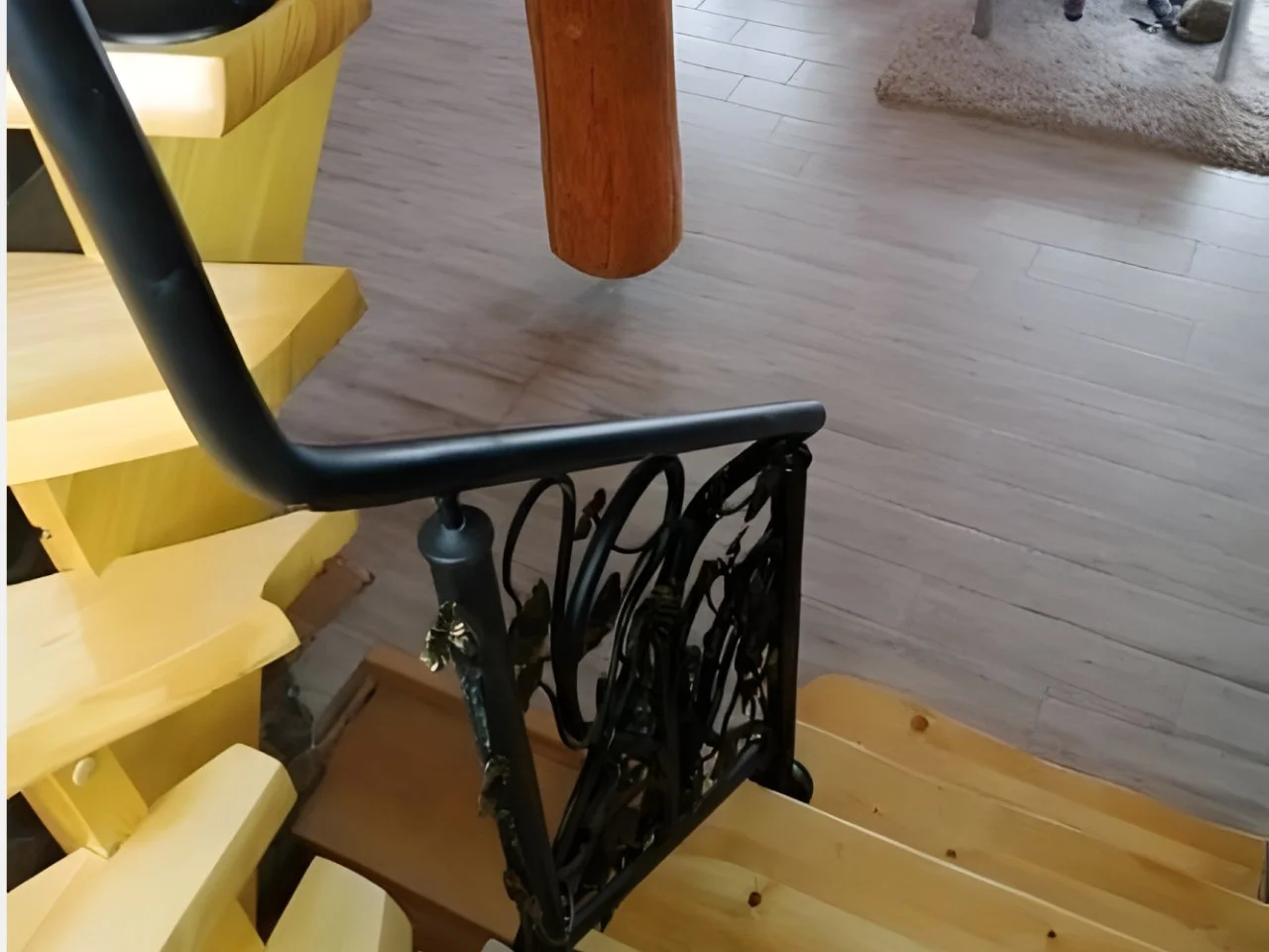 Poręcz kuta czarny mat - Liście patynowane