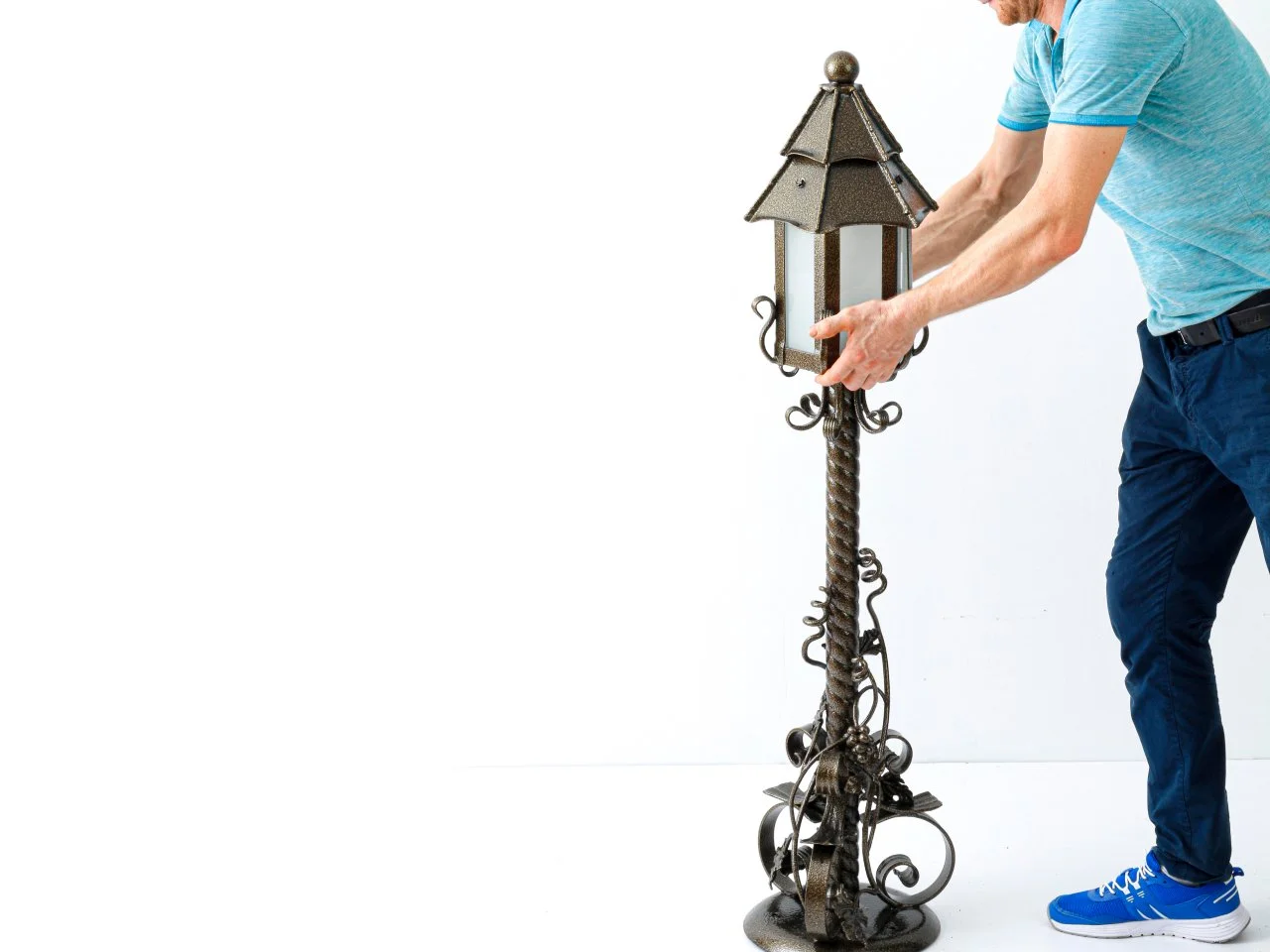 Prezentacja skali latarni kutej ogrodowej