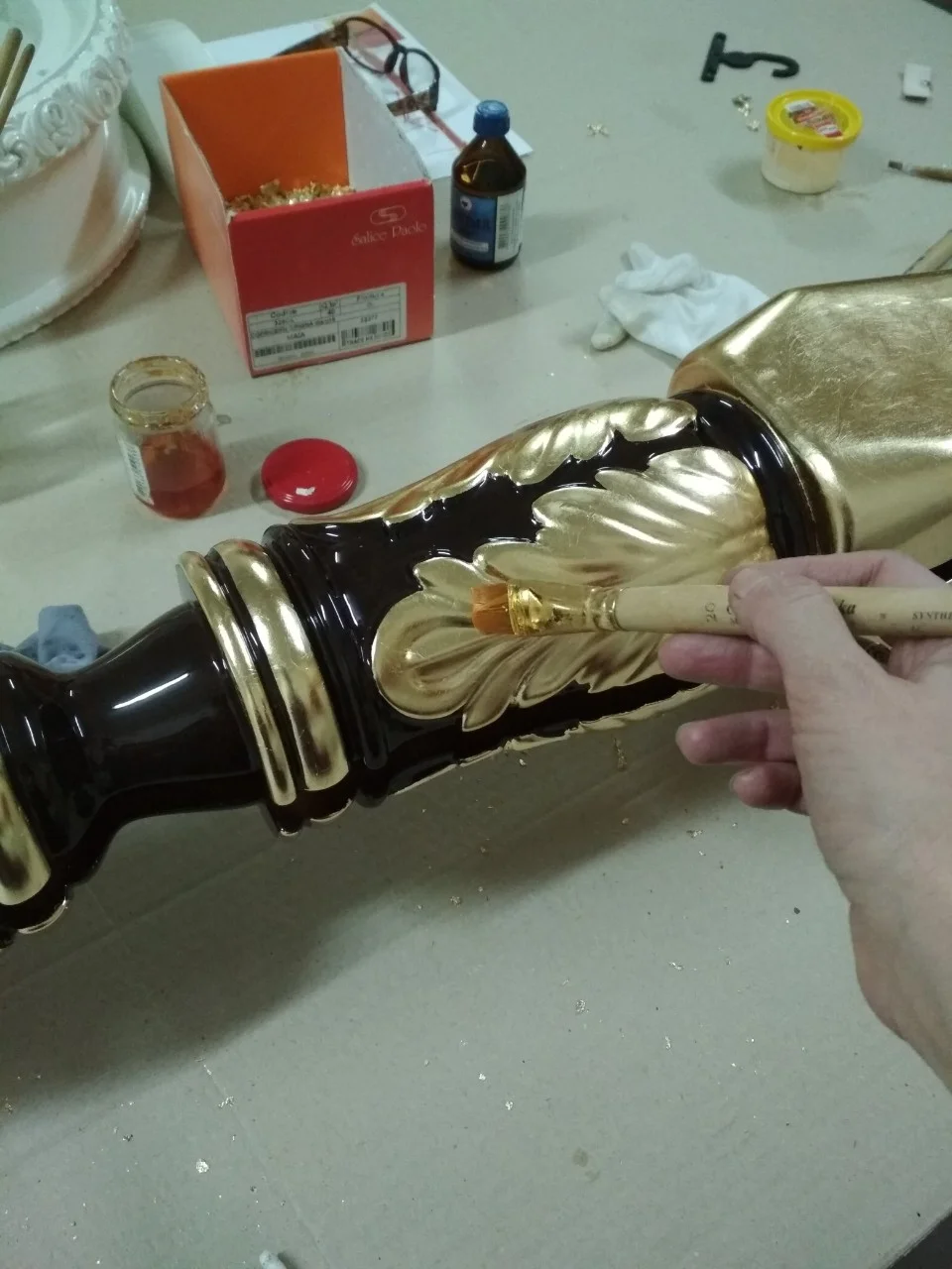 Proces Pozłacania Tralki Drewnianej