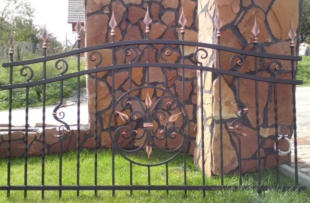 Przęsło ogrodzeniowe kute - klasyczny wzór