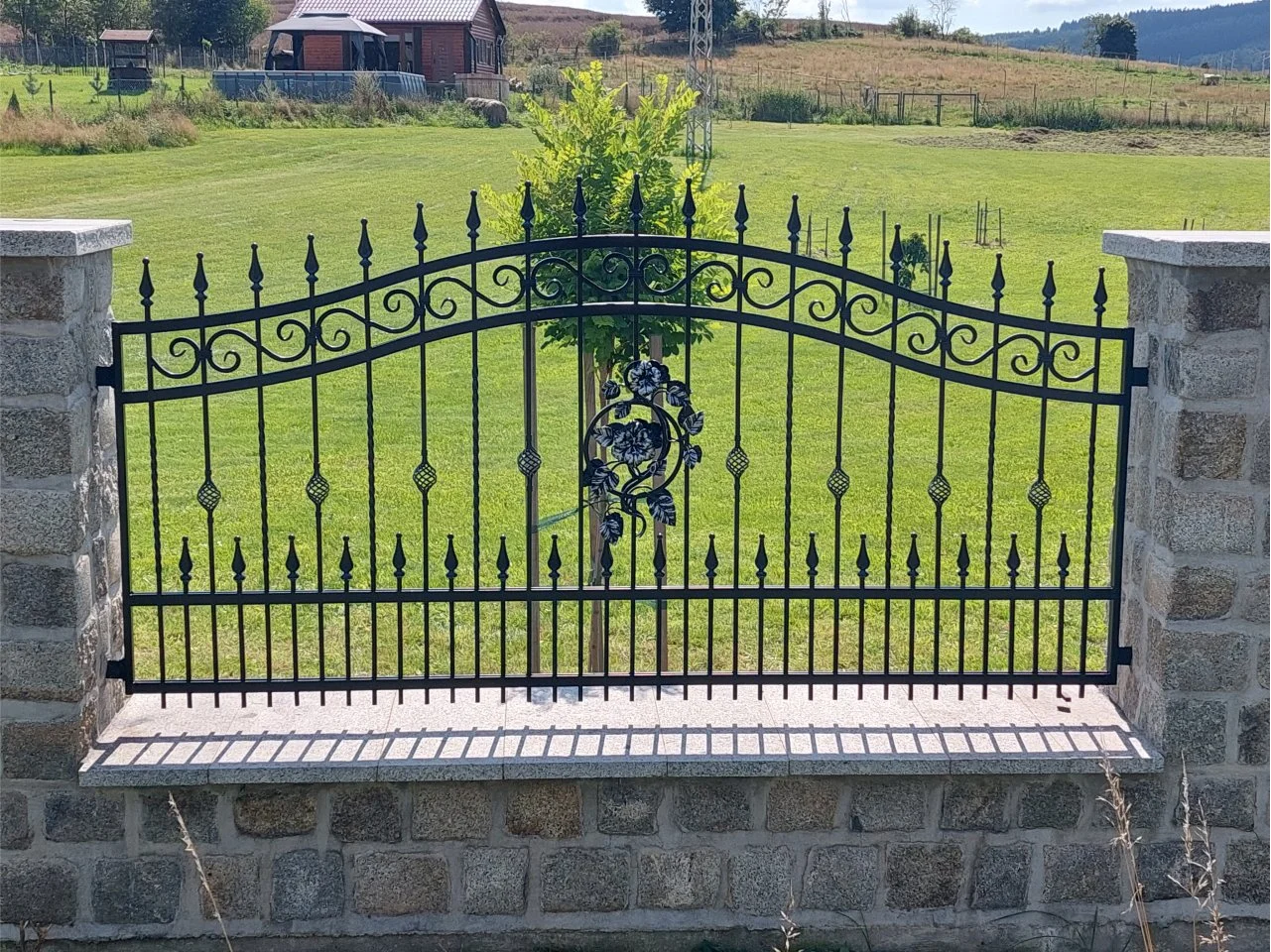 Przęsło Ogrodzeniowe Kute z Różą