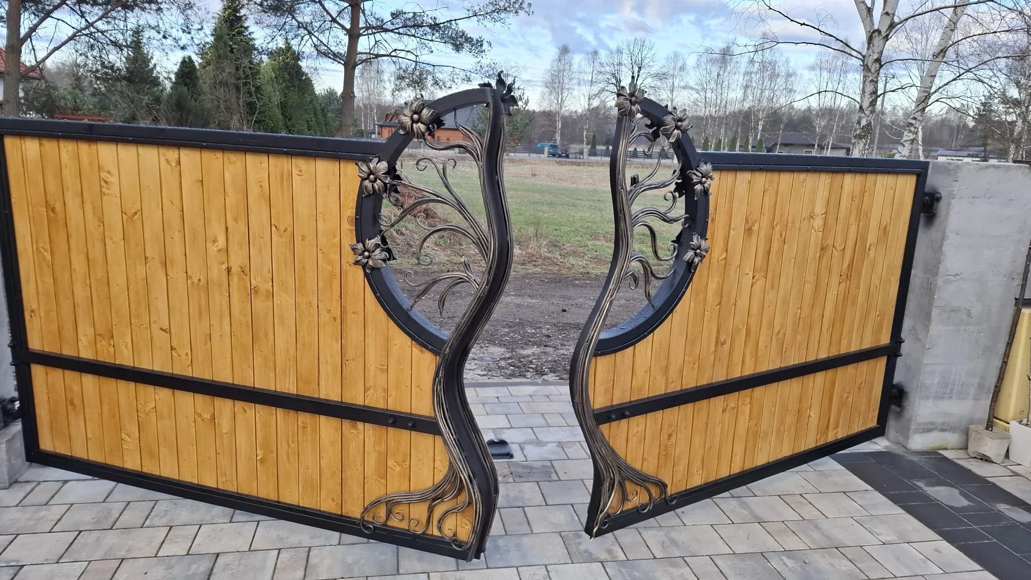 Przęsło z bramą kute - Wzór Listki