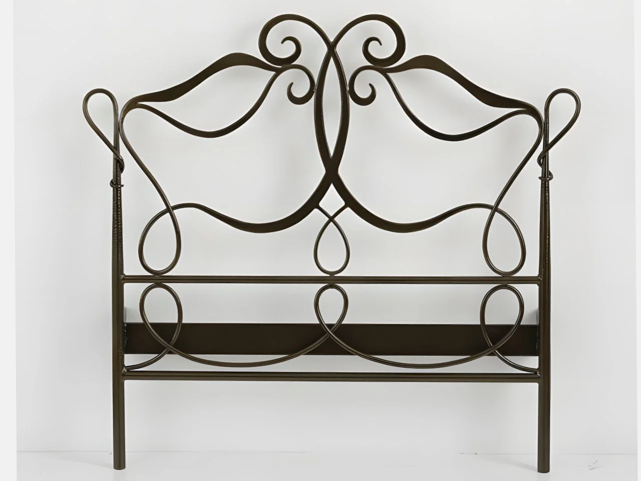 Rama łóżka kuta - Pełna prezentacja front