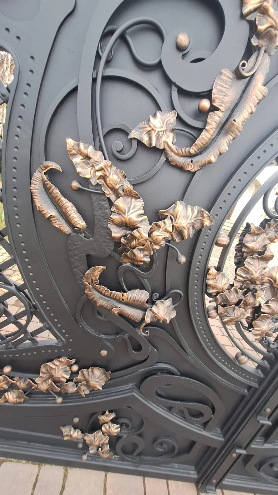 Ręcznie kute elementy roślinne - Mistrzostwo kowalstwa