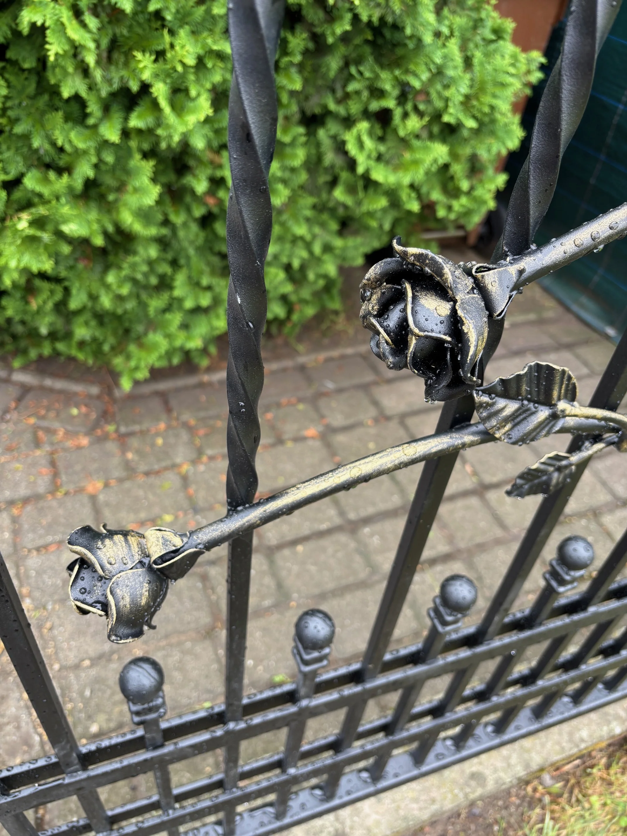 Róża Kuta – Detal Ogrodzenia Artystycznego