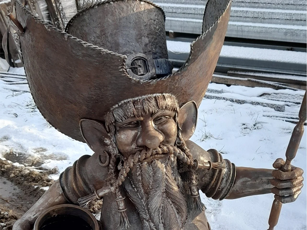 Rzeźba Krasnala Kowalskiego - Twarz