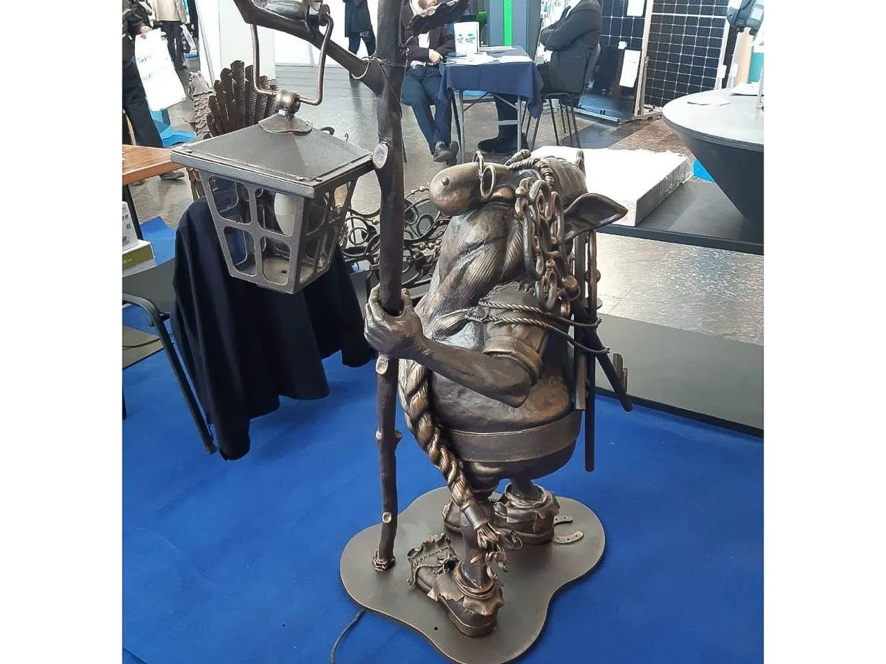 Rzeźba Krasnolud Latarnik - Kuta Postać z Latarnią