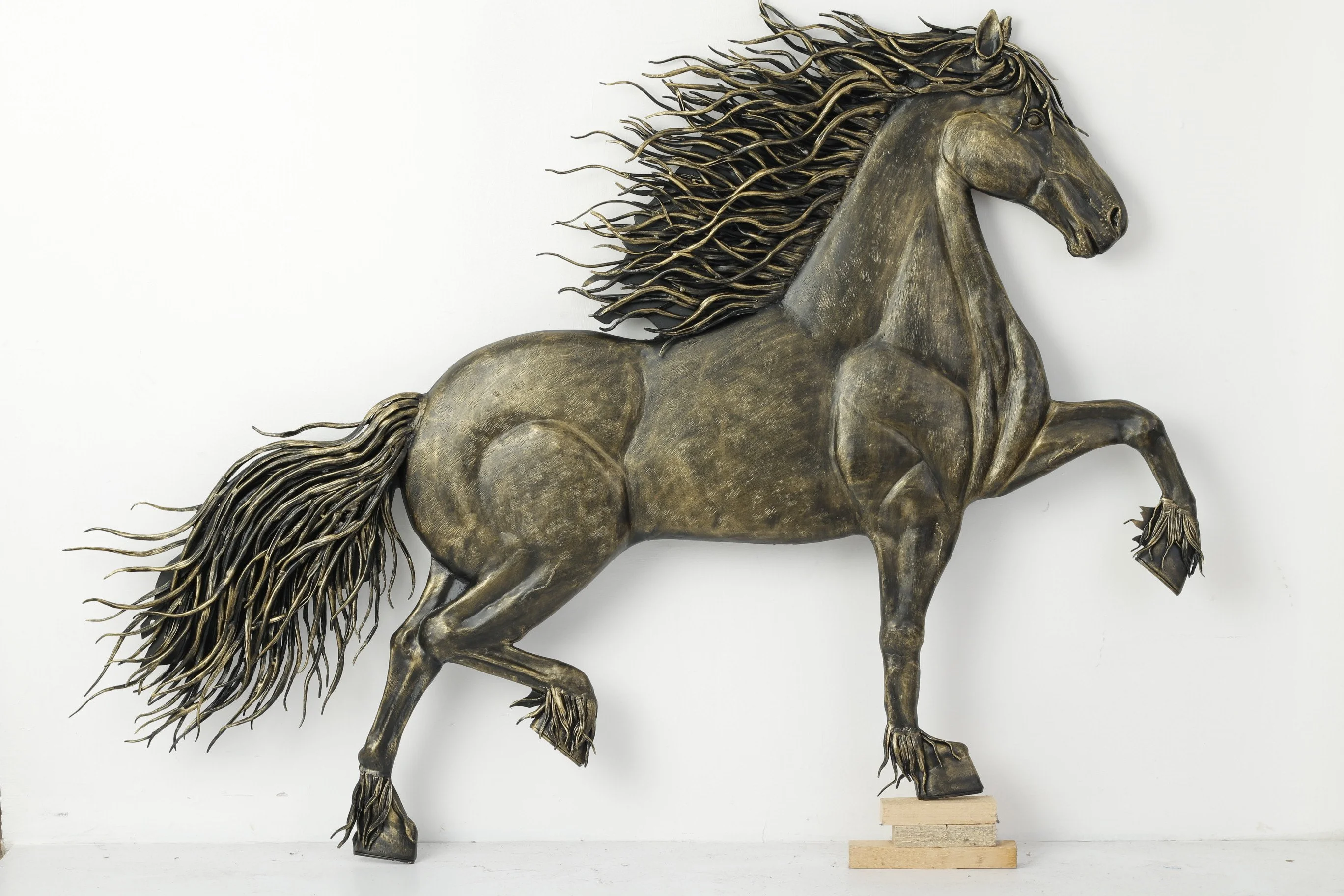 Rzeźba kuta Koń - Pełna sylwetka