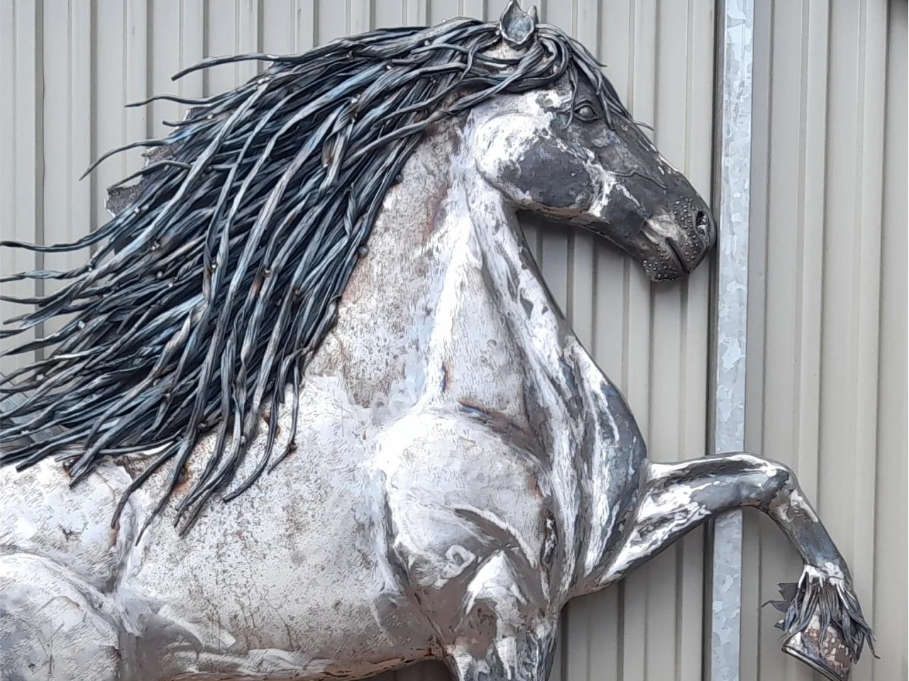 Rzeźba metalowa - Koń kuty artystyczny
