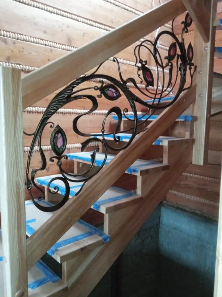 Schody Drewniane z Balustradą Secesyjną