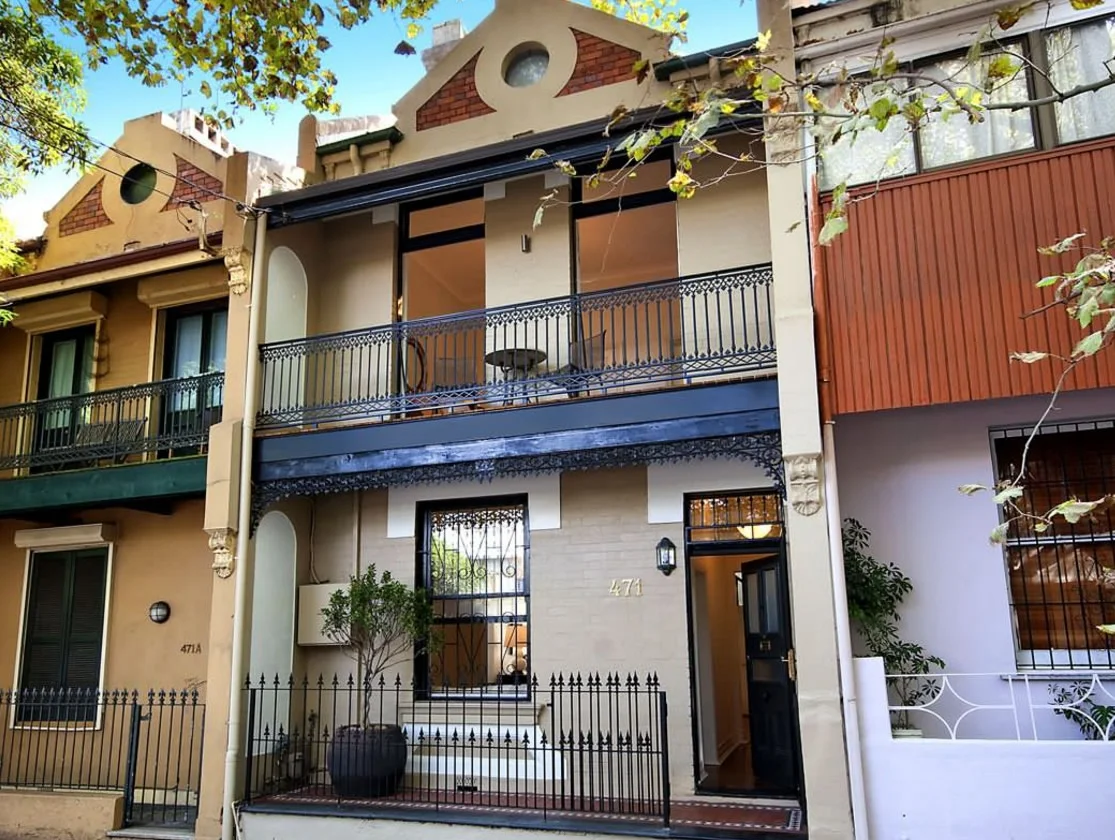 Schody Wewnętrzne z Klasyczną Balustradą Kutą