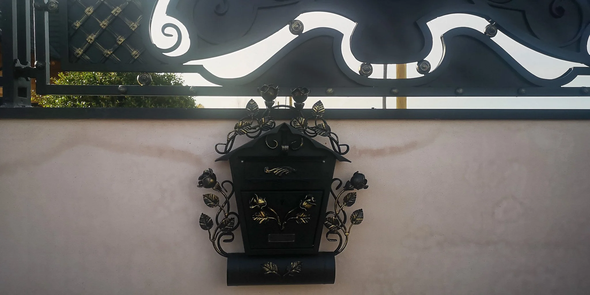 Kuta Skrzynka na Listy - Róże