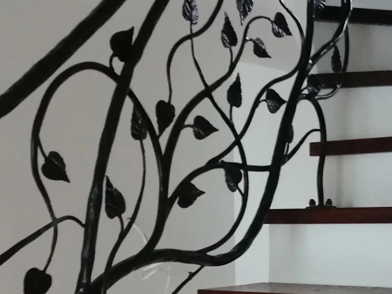 Splot liści - Kuta balustrada zbliżenie