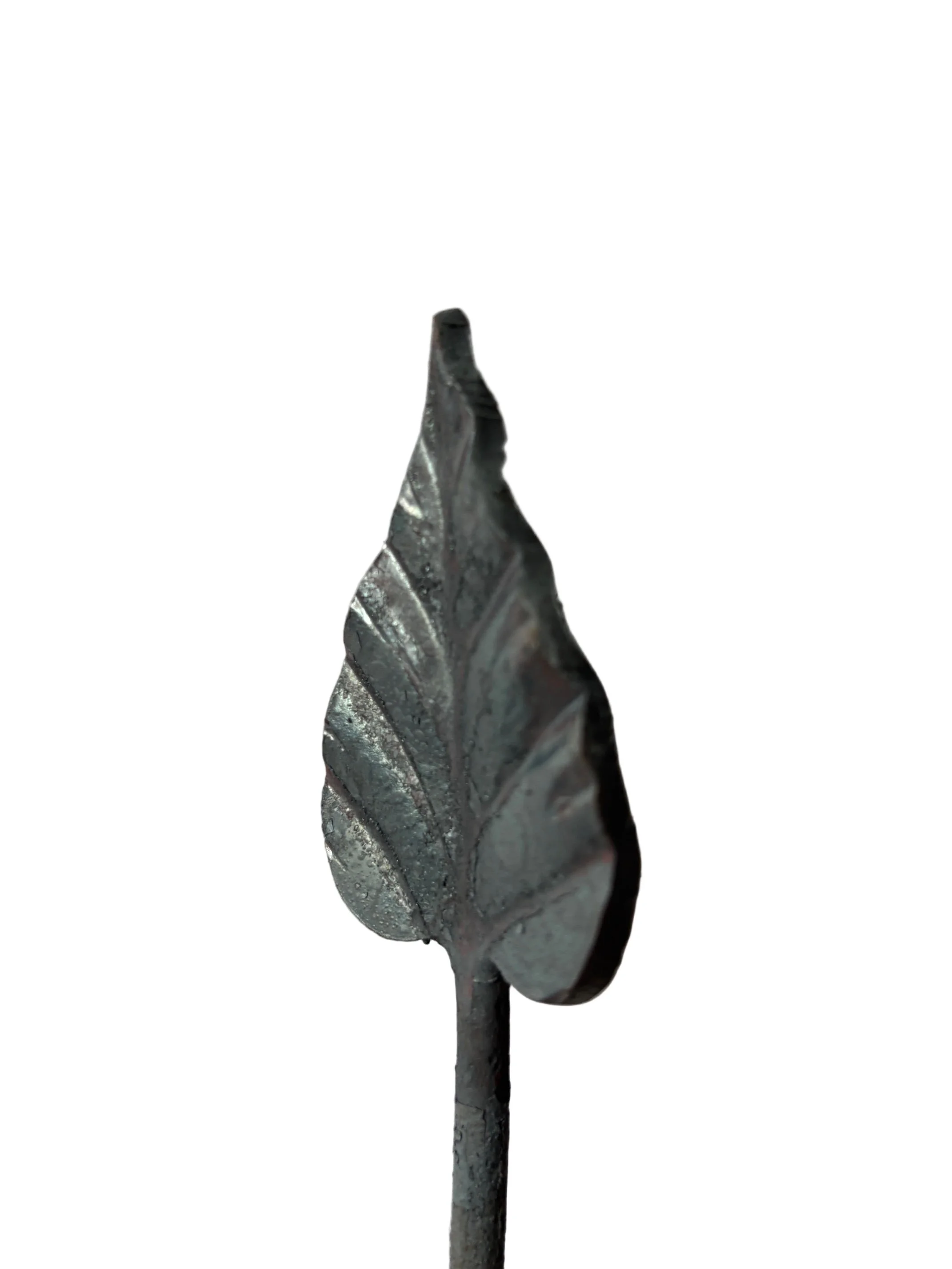 Stalowy Liść Kuty – Wzór Inspirowany Naturą