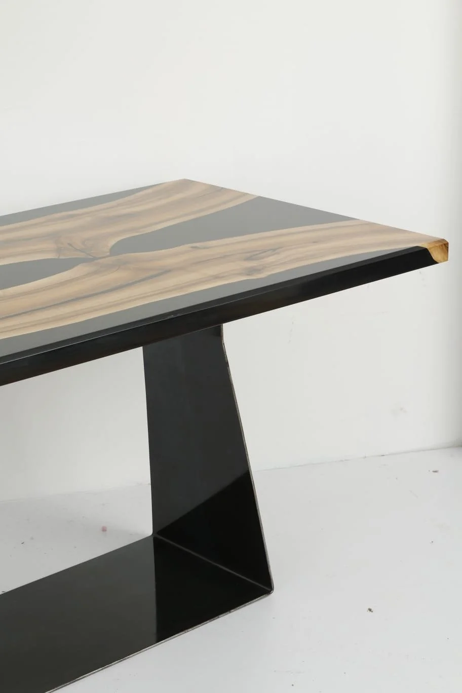 Stół epoxy - Detal krawędzi drewno i żywica