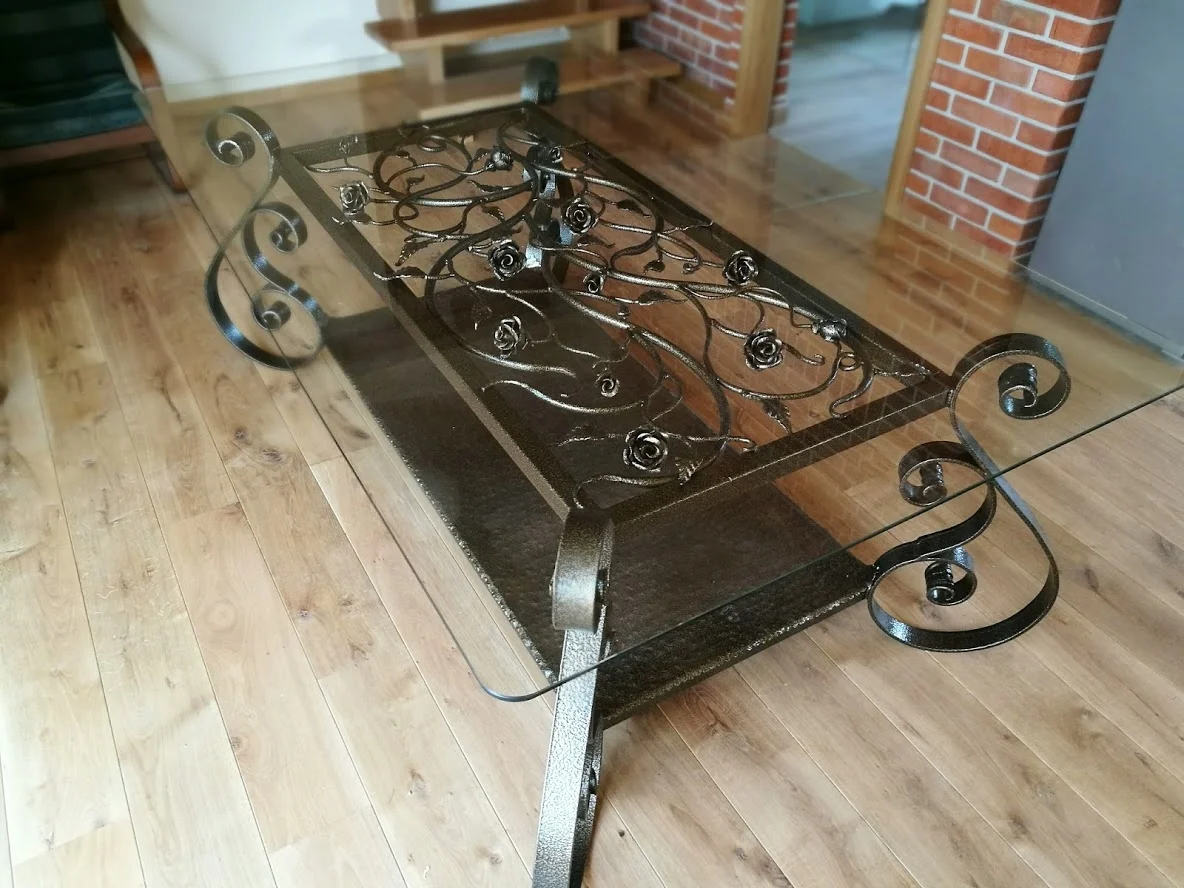 Stolik kawowy kuty 'Różany Ogród' - widok z góry