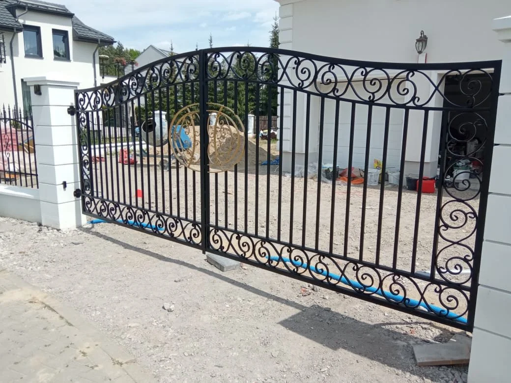 Brama Rezydencjonalna 'Minimalistyczny Splendor' – Symfonia Klasycznej Elegancji