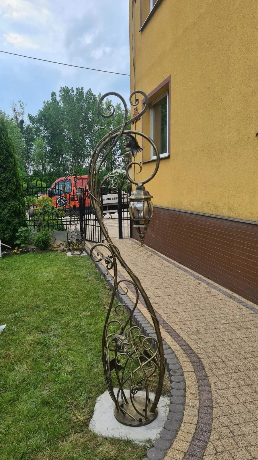 Stylowa lampa zewnętrzna kuta - ręczna robota