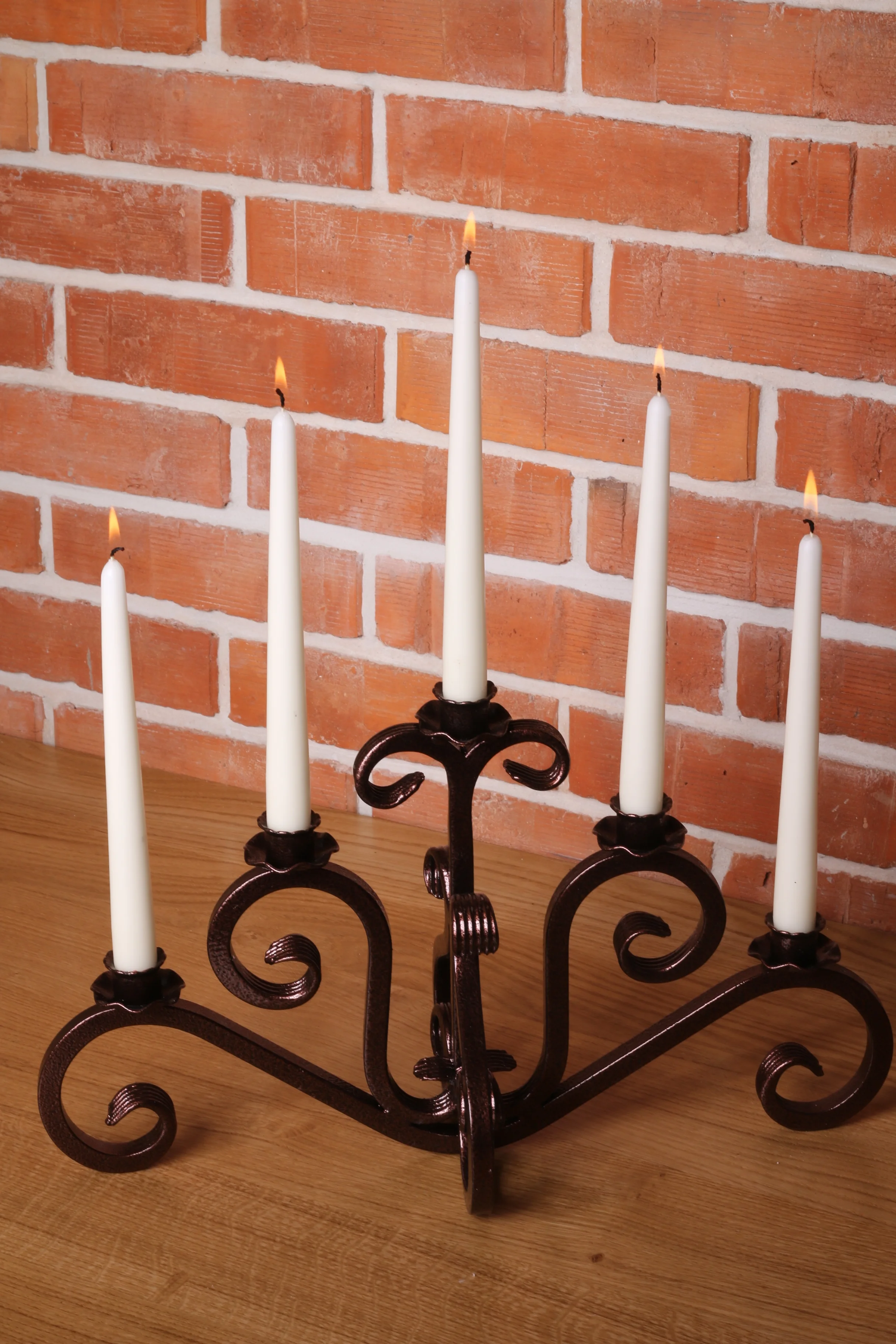 Świecznik kuty pięcioramienny stołowy - brąz