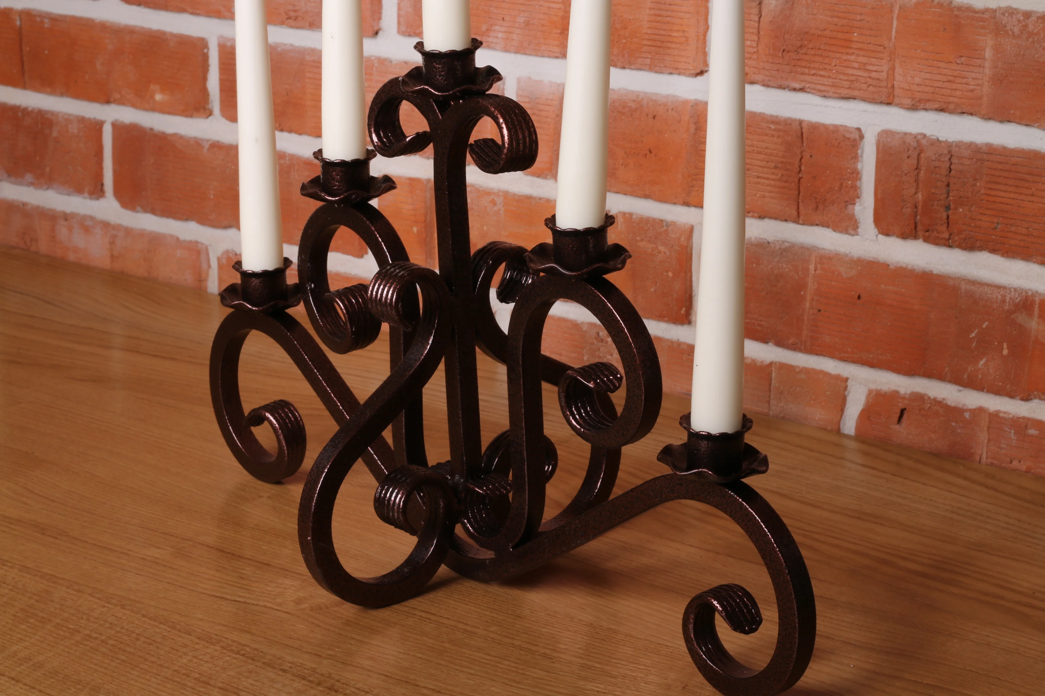 Świecznik kuty pięcioramienny stołowy - detal